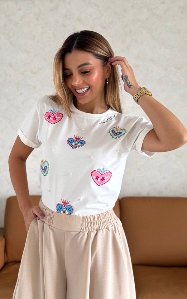 CAMISETA BEIGE CORAZONES LOVE